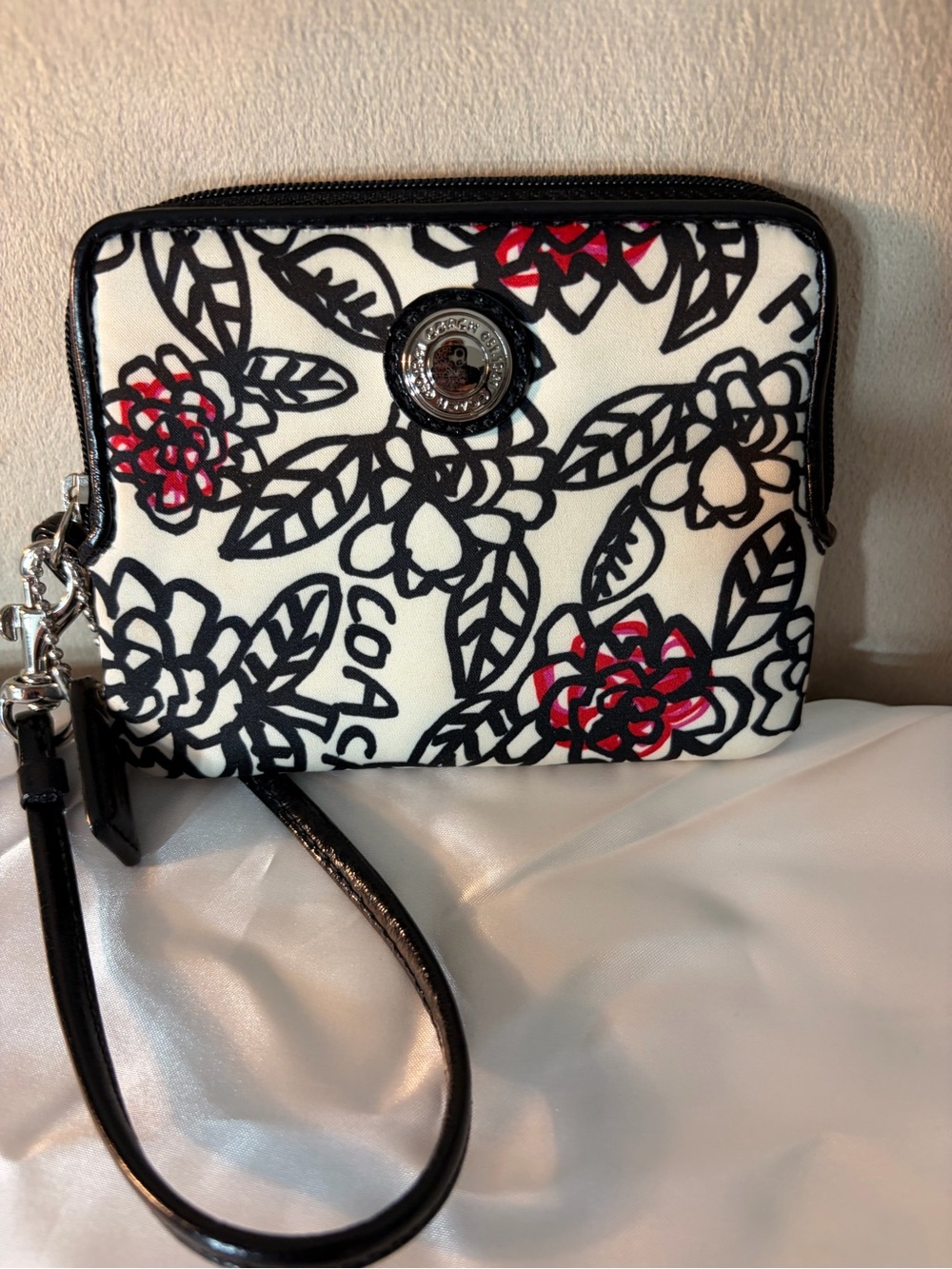 Coach Poppy White Floral Print Crossbody Bag & Wristlet with Red & Black Accents - Picture 8 of 10